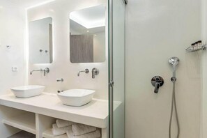 Bathroom - Villa Margarita 3 Bedroom Villa With Private Pool and Sea View (Naxos)