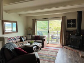 Living area - Quaint 1-bedroom condo overlooking Lake Dillon and Keystone Mountain (Dillon)