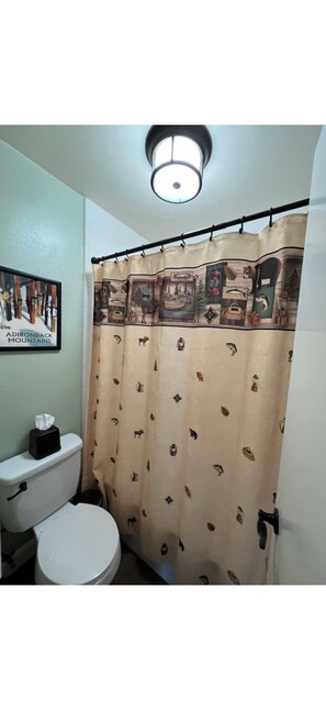 Bathroom - Quaint 1-bedroom condo overlooking Lake Dillon and Keystone Mountain (Dillon)