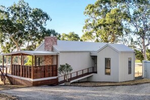 Exterior - Escape Two - Luxury romantic vineyard villa, sunset views & outdoor bath (McLaren Vale)