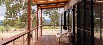 Escape Two - Luxury romantic vineyard villa, sunset views & outdoor bath