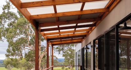 Escape Two - Luxury romantic vineyard villa, sunset views & outdoor bath