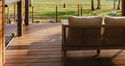 Escape Two - Luxury romantic vineyard villa, sunset views & outdoor bath