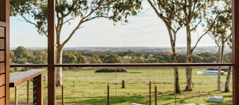 Escape Two - Luxury romantic vineyard villa, sunset views & outdoor bath