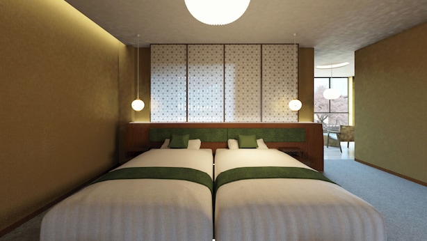 Ein Hotelzimmer mit einem großen Bett, einem dekorativen Kopfteil, Blick ins Freie und einer Deckenleuchte.