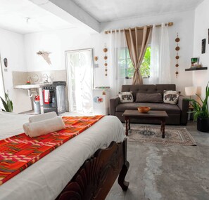 Room - watchRasta Studio Culture, Beaches & Airport (Kingston)