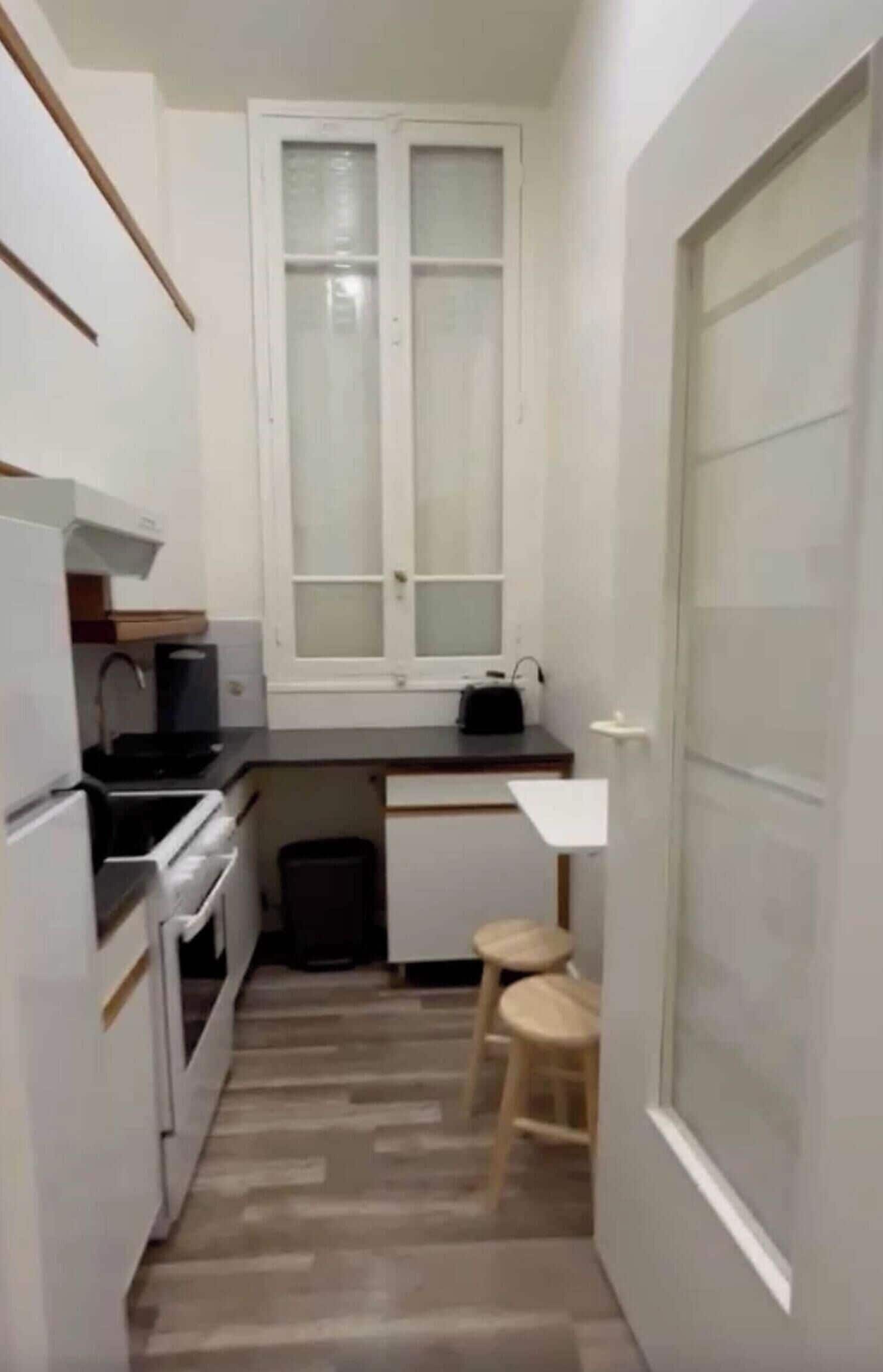 Apartment | Private kitchen | Fridge, microwave, oven, stovetop