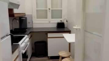 Apartment | Private kitchen | Fridge, microwave, oven, stovetop