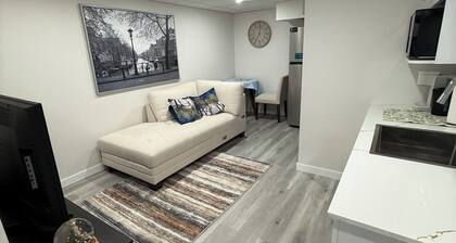 Family suit near costco with free parking and wifi