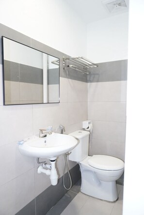 Shower - Hotel Shlyo - Taman Nusantara Prima (Johor Bahru City Center)
