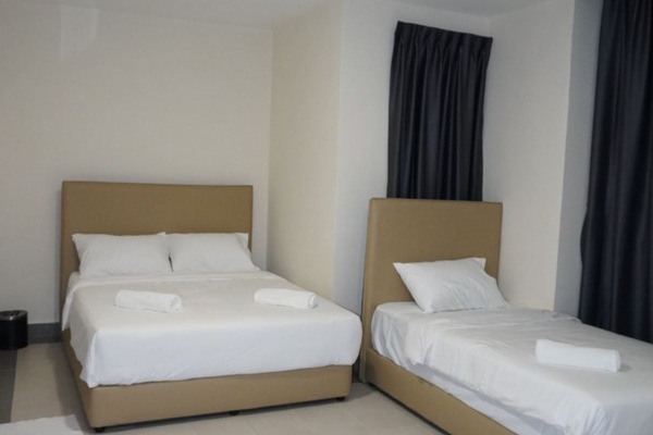 Triple Room | Desk, WiFi (free)