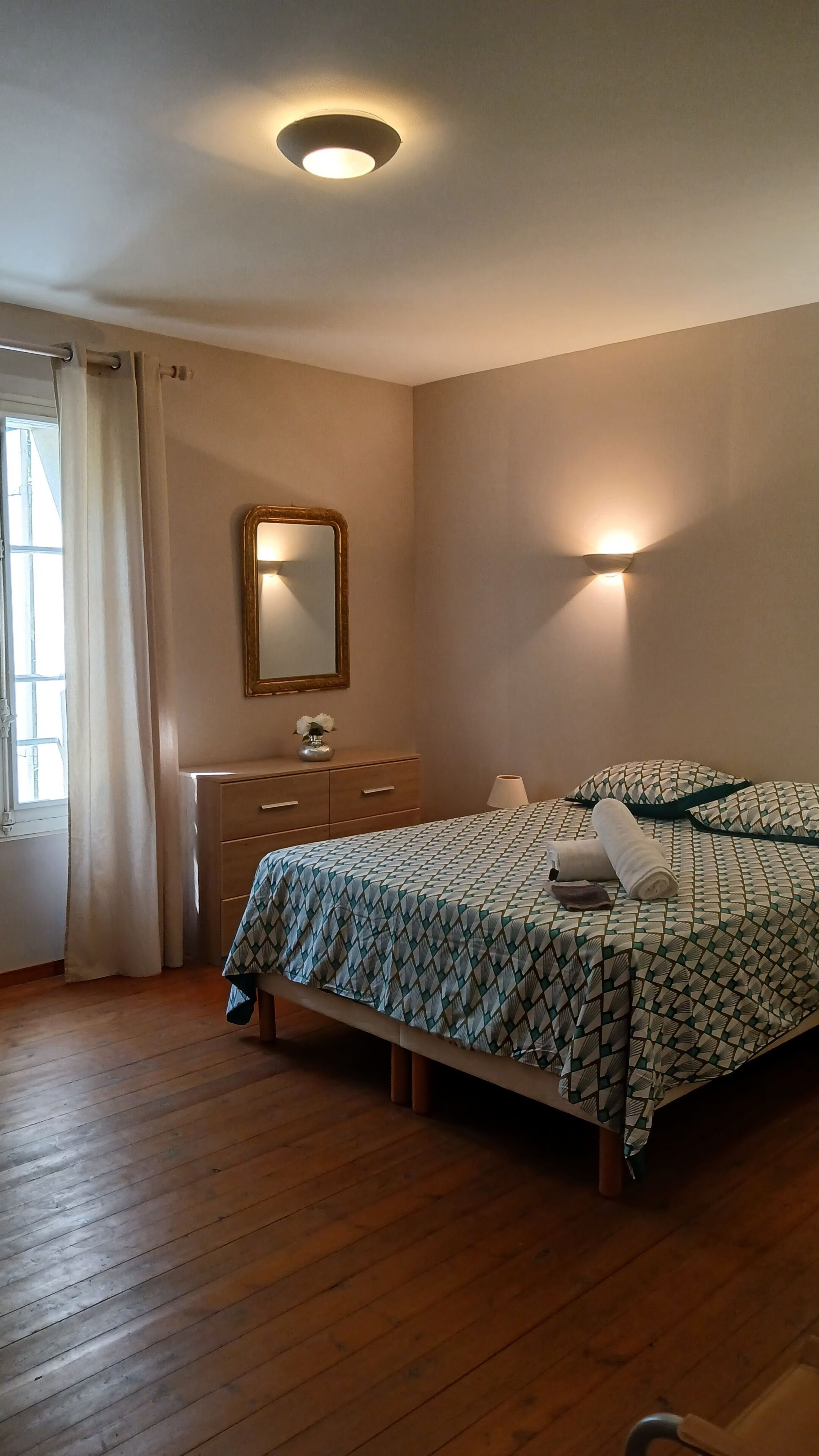 Iron/ironing board, free WiFi, bed sheets