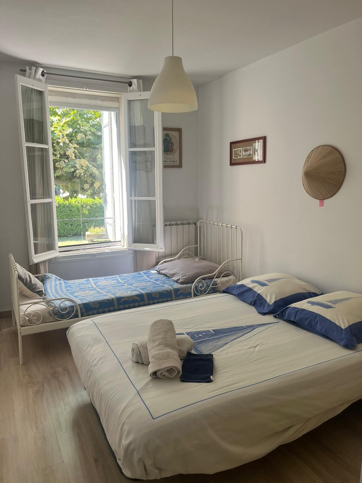Iron/ironing board, WiFi, bed sheets