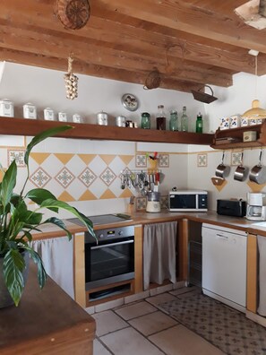 Private kitchen - Vrbo Property (Noves)