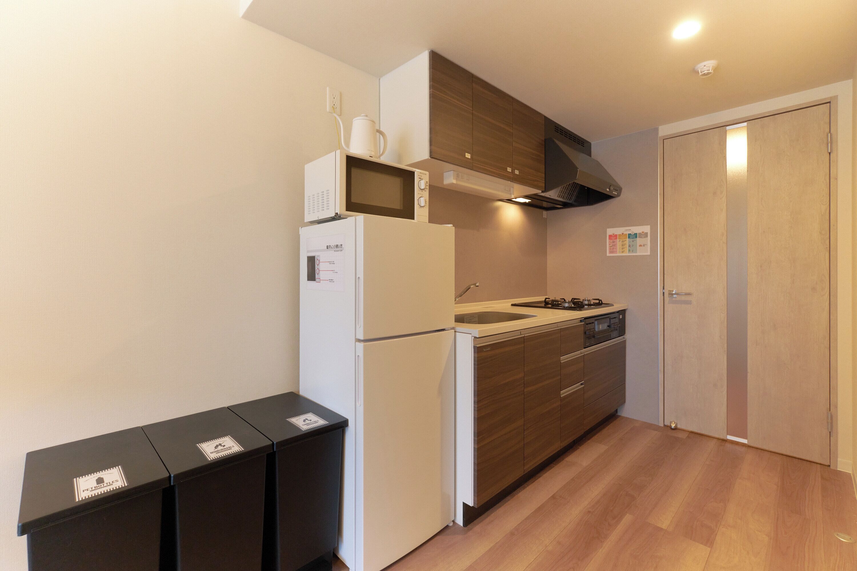 Fridge, microwave, stovetop, cookware/dishes/utensils