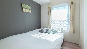 Blackout curtains, free WiFi
