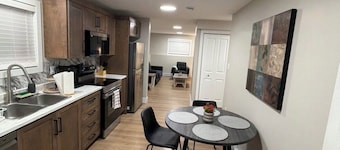 Lovely 2-Bedroom Apartment @ Kenmount Terrace.