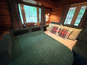 Interior - Cozy 2-bedroom log cabin in tranquil Holly Lake Ranch (Holly Lake Ranch)