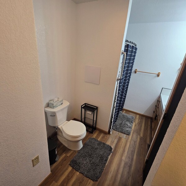 Bathroom - Serene 2-bedroom house with AC and garage in charming Potter. (Potter)