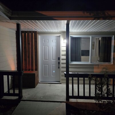 Serene 2-bedroom house with AC and garage in charming Potter.