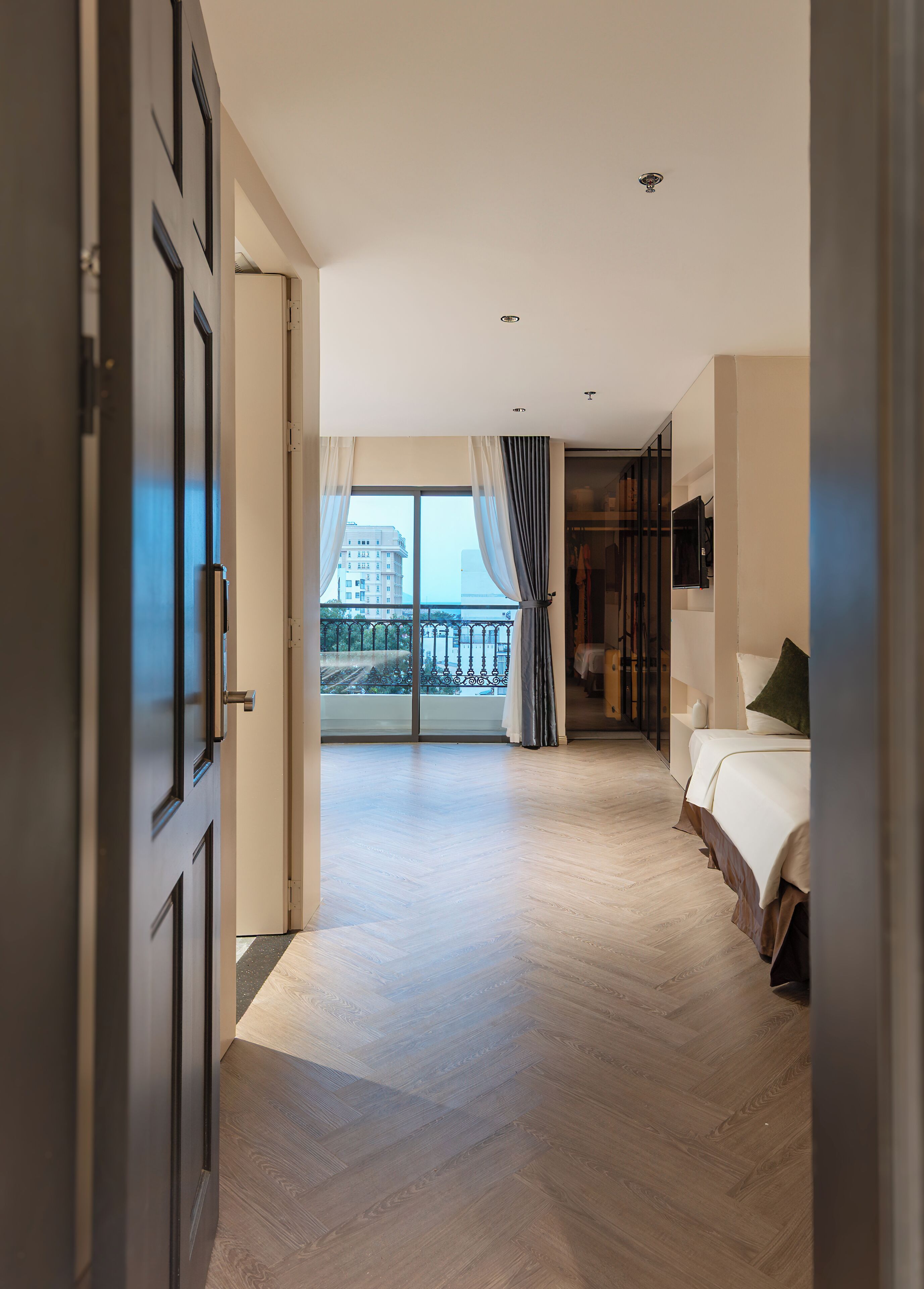 Luxury Suite, Balcony | Premium bedding, memory foam beds, in-room safe, blackout drapes