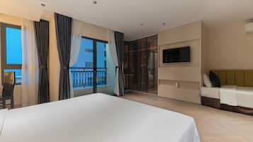 Luxury Suite, Balcony, City View | Interior detail
