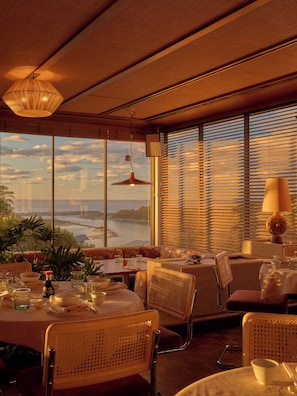 Dining - The Whale (Narooma)