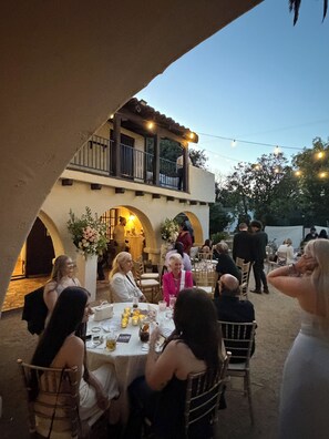 Outdoor dining - 1929 Historical Spanish Villa in charming Toluca Lake North Hollywood (Los Angeles)