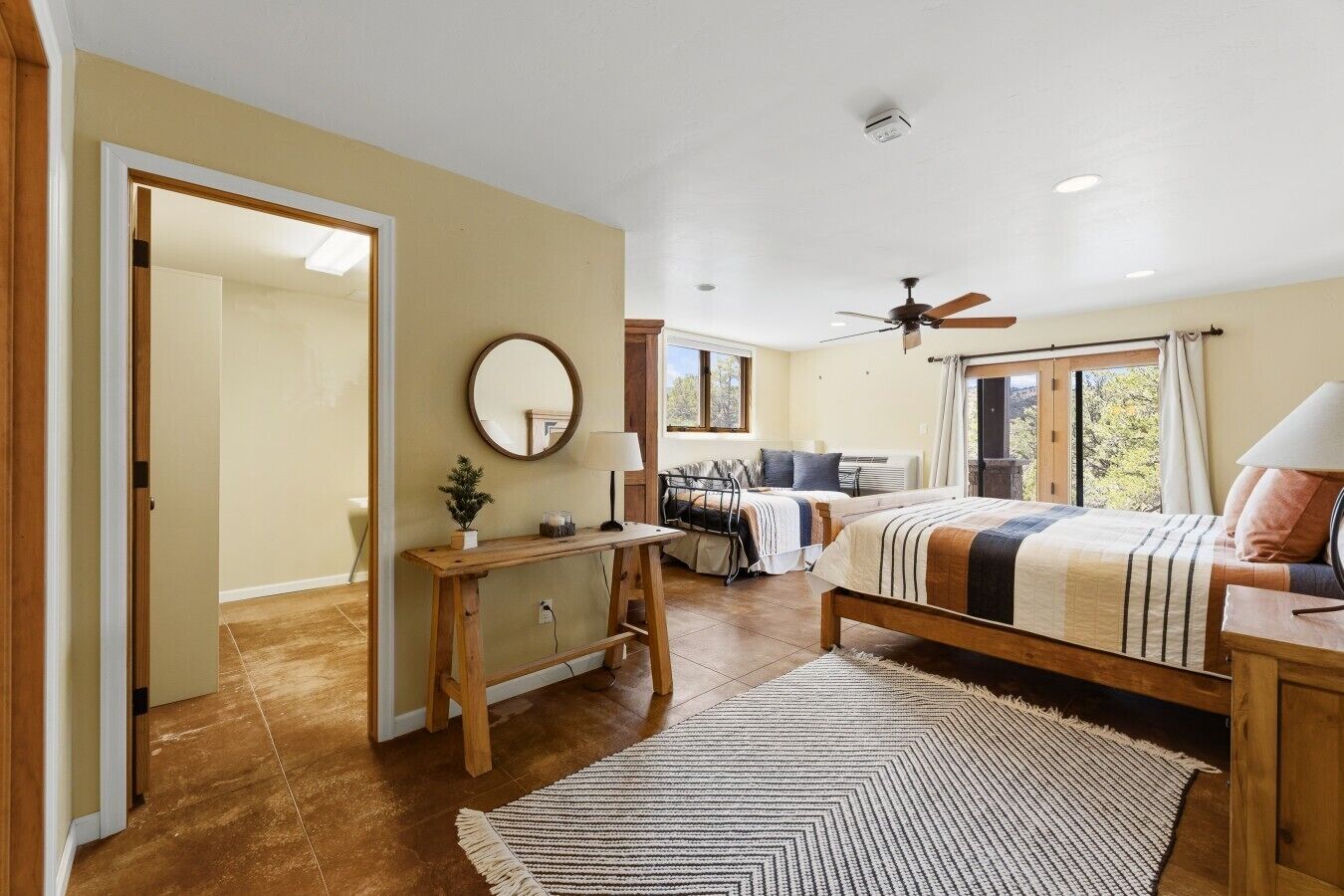 Desk, iron/ironing board, travel cot, WiFi