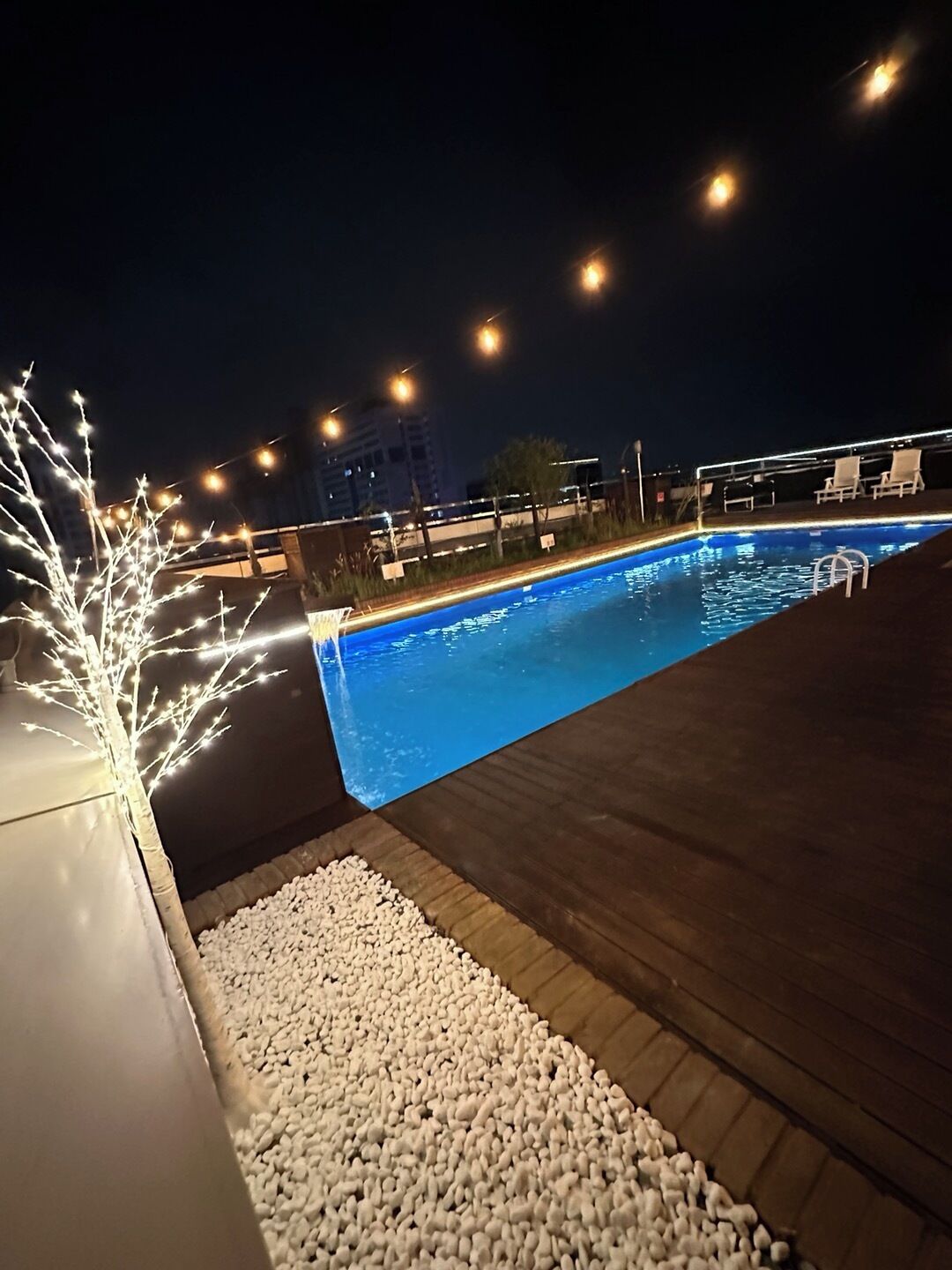Seasonal outdoor pool, pool umbrellas, sun loungers
