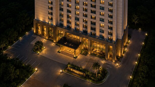 A high-rise hotel with multiple floors, a rooftop terrace, and a well-lit entrance. - Goldcoast hotel Incheon (Incheon)