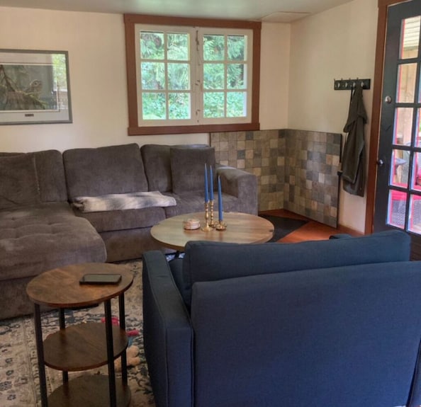 Cozy Cabin By A Creek. Pet Friendly! - British Columbia