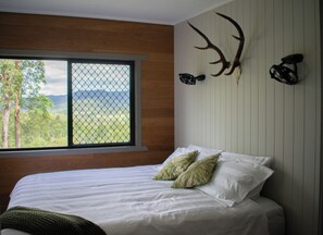 2 bedrooms, bed sheets - Tranquil secluded mountain chalet- perfect for relaxing! (Mount Byron)