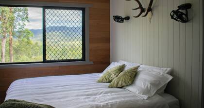 Tranquil secluded mountain chalet- perfect for relaxing!