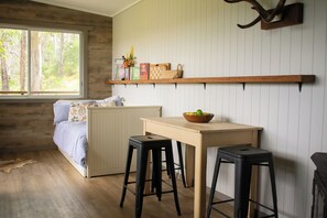 Dining - Tranquil secluded mountain chalet- perfect for relaxing! (Mount Byron)