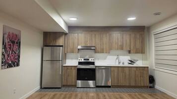 Coffee/tea maker, fridge, microwave, oven