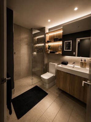 Shower, hair dryer, towels, soap - Luxury CBD Escape - Nightfall Collection (Brisbane City)