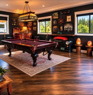 Game room - Okanagan Hideaway, Lake views & Outdoor Adventure, pet friendly and fun! (Vernon)
