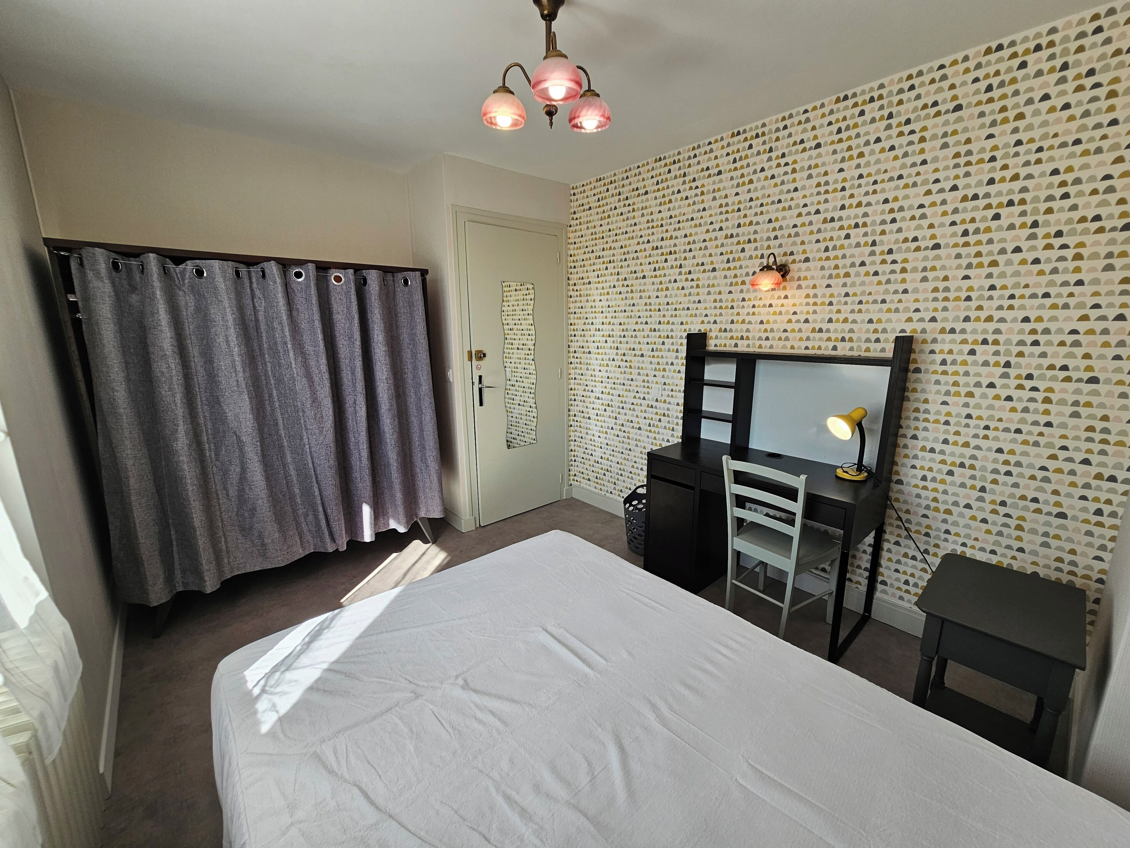 4 bedrooms, desk, iron/ironing board, free WiFi
