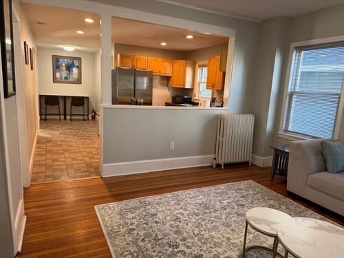 Beautiful 3-bedroom apartment with AC in welcoming Winthrop
