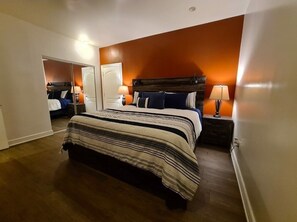 Iron/ironing board, free WiFi, bed sheets - Spacious 2BR Near Cedars-Sinai, Beverly Hills & The Grove (Beverly Hills)