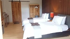 A hotel room with two beds, a wooden wardrobe, a red lamp, and a wooden door. - Home Dejavu (Gili Trawangan)