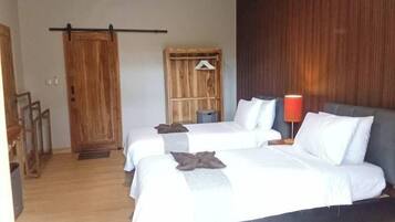 Standard Twin Room, Balcony | Seterika/papan seterika, Wi-fi percuma