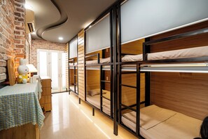 Luxury Shared Dormitory, Women only, Air conditioning, Garden View | Free WiFi - Saigon Box Hostel (Ho Chi Minh City)