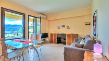 Appartement Standard, 1 chambre, four à micro-ondes (Appartamento Lake View Laveno 1BR,) | Coin séjour