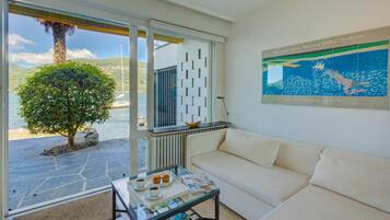Maison Lune de Miel, 1 chambre, balcon, en bord de lac (Bellariva On The Lake with View) | Coin séjour