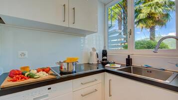Maison Lune de Miel, 1 chambre, balcon, en bord de lac (Bellariva On The Lake with View) | Cuisine privée