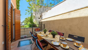 Casa estándar, 3 habitaciones, 2 baños, junto a la montaña (Casa Rossa) | Restaurante al aire libre