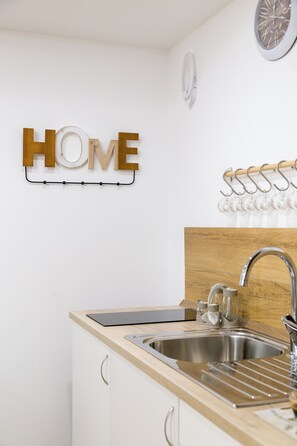 Private kitchen - THE HOUSE OF THE COURTYARD-apartment in the center of Naples. (Napoli)