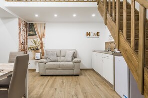 Interior - THE HOUSE OF THE COURTYARD-apartment in the center of Naples. (Napoli)